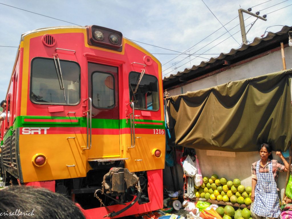 Tren del mercado Mae klong, Bangkok