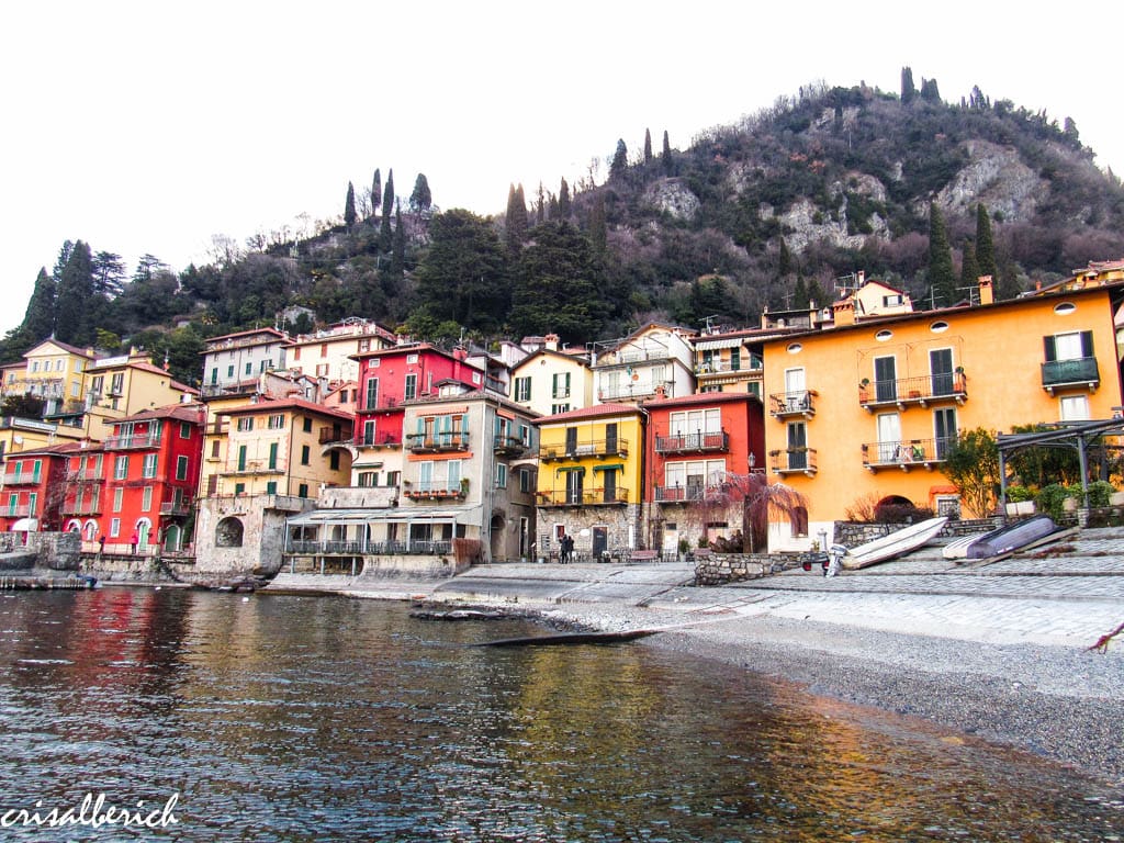 lago di como en un día