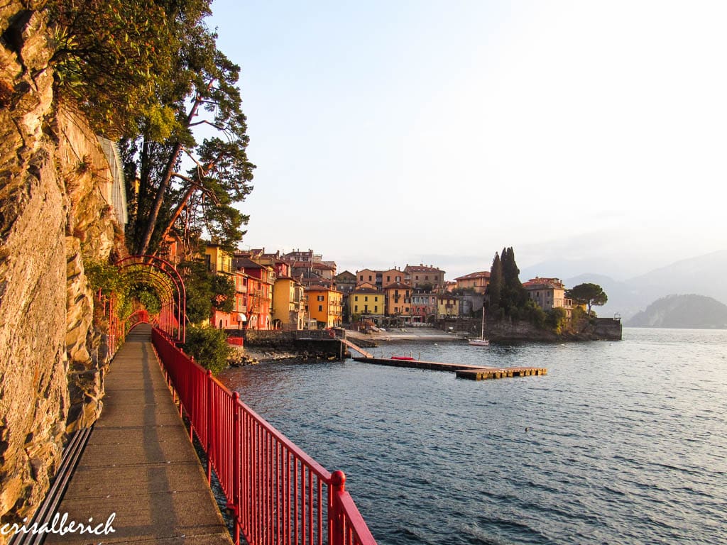 lago di como en un día