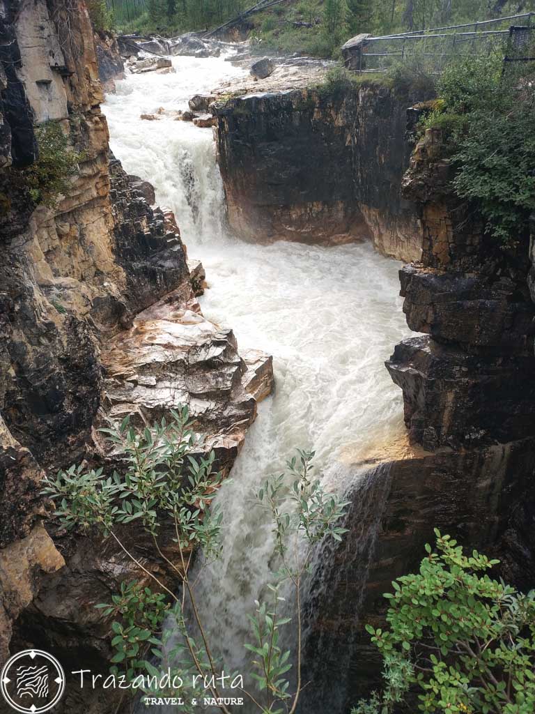 cascada marble canyon british columbia