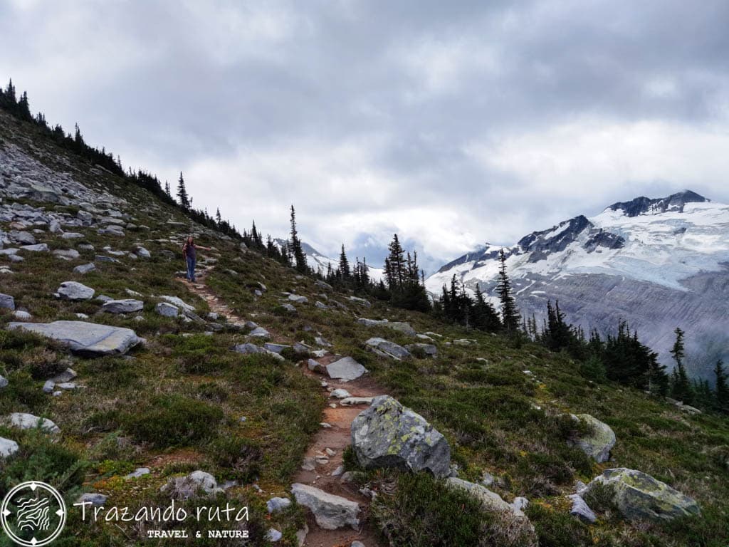 glacier crest trail hike canada